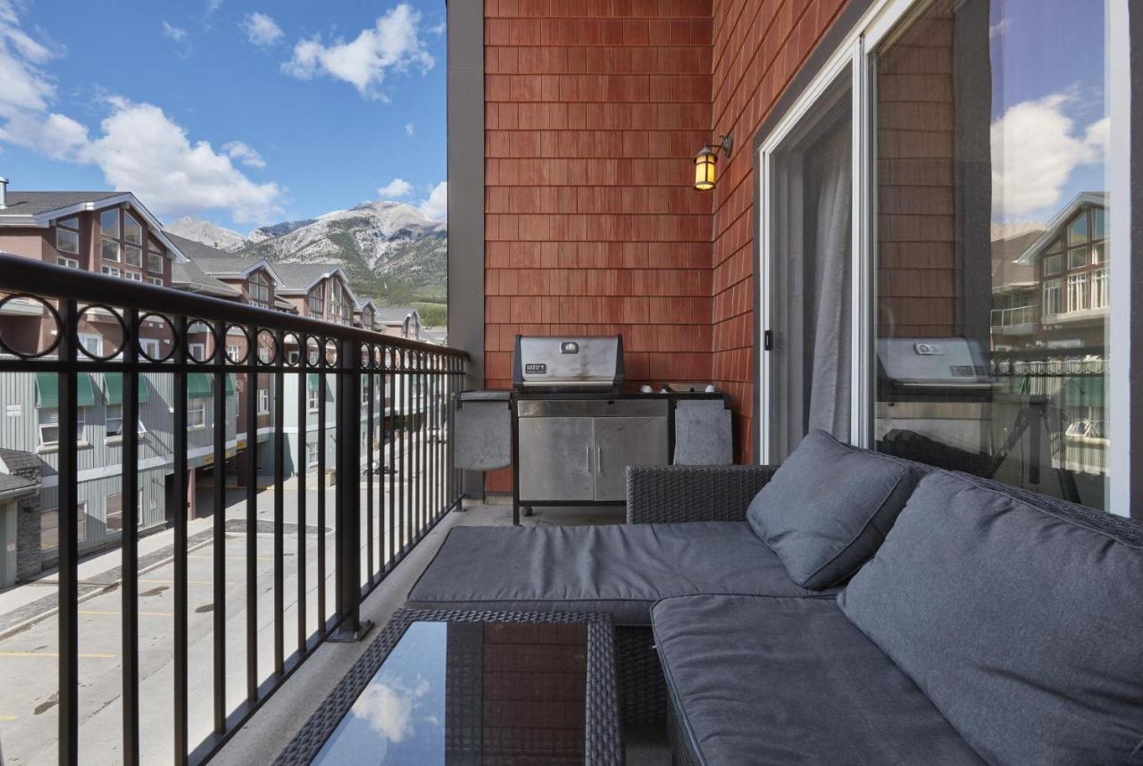 Sundance Suite - Beautiful Condo With Open Pool And Hot Tub Canmore Exterior photo