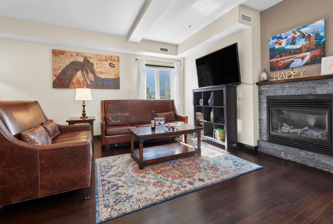 Sundance Suite - Beautiful Condo With Open Pool And Hot Tub Canmore Exterior photo