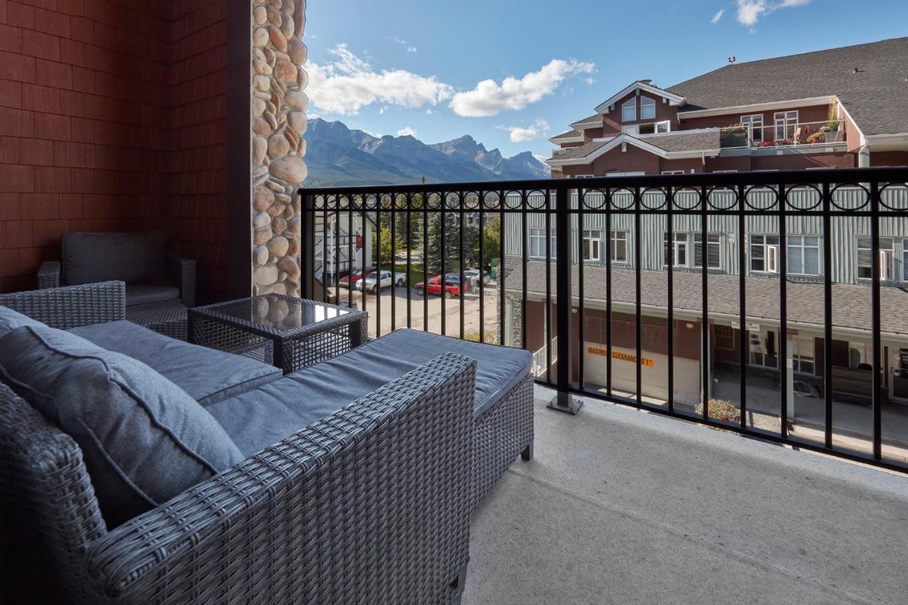 Sundance Suite - Beautiful Condo With Open Pool And Hot Tub Canmore Exterior photo